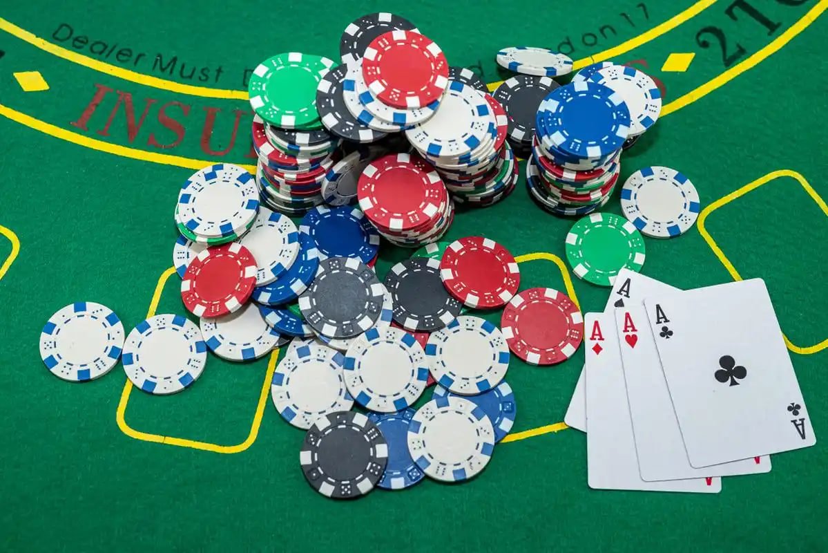 Antarmuka permainan slots di aplikasi mobile sabatoto menampilkan gulungan, tombol putar, dan nilai taruhan